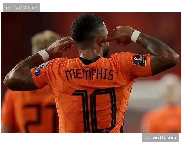 沃特金斯与迪亚比边路组合 成维拉进攻生命线 沃特金斯与迪亚比边路组合 成维拉进攻生命线